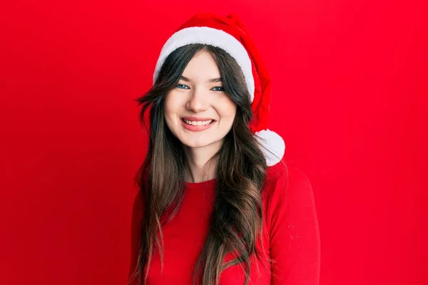 Menina Branca Bonita Nova Vestindo Chapéu Natal Olhando Positivo Feliz — Fotografia de Stock