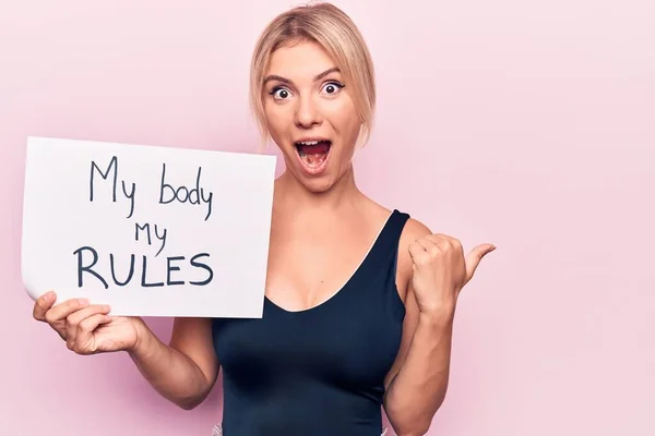 Young Blonde Woman Asking Women Freedom Holding Paper Body Rules — Stock Photo, Image