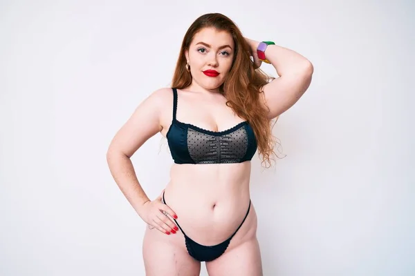 Junge Rothaarige Size Frau Trägt Sexy Dessous Auf Isoliertem Weißem — Stockfoto