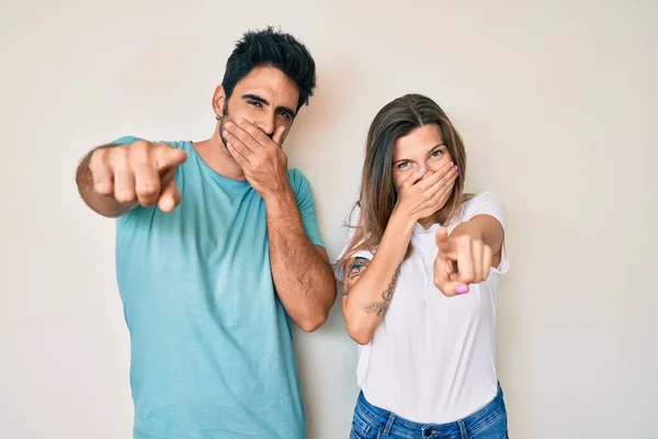 Schönes Junges Paar Aus Freund Und Freundin Lacht Dich Aus — Stockfoto