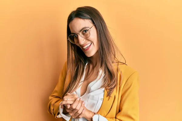 Joven Hermosa Mujer Con Estilo Negocios Gafas Con Las Manos —  Fotos de Stock