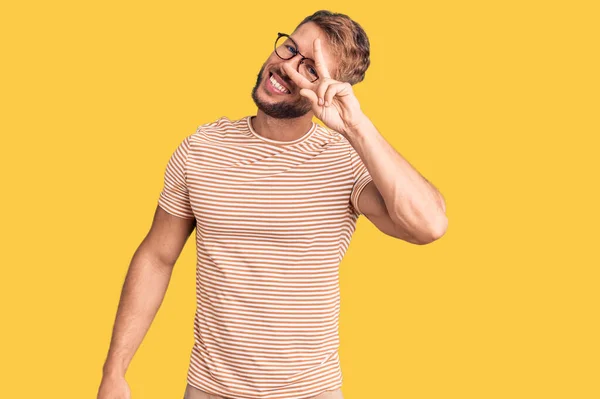 Young Caucasian Man Wearing Casual Clothes Glasses Doing Peace Symbol — Stock Photo, Image