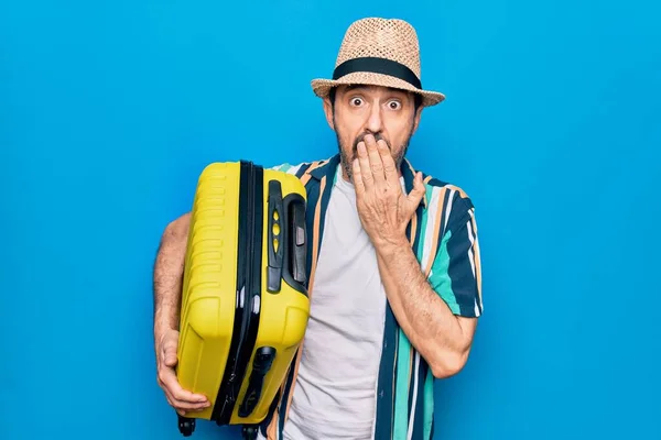 Middle Age Handsome Tourist Man Vacation Holding Cabin Bag Isolated —  Fotos de Stock