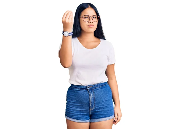 Jovem Bela Menina Asiática Vestindo Roupas Casuais Óculos Fazendo Gesto — Fotografia de Stock