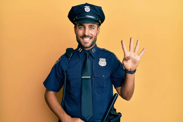 Snygg Hispanic Man Klädd Polis Uniform Visar Och Pekar Upp — Stockfoto