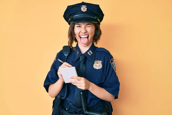 Joven Hermosa Chica Vistiendo Uniforme Policía Escribir Tráfico Fino Lengua —  Fotos de Stock