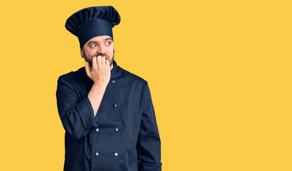 Hombre Hispano Joven Con Uniforme Cocina Que Estresado Nervioso Con — Foto de Stock