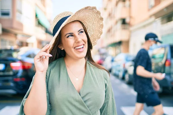 Young Hispanic Woman Vacation Smiling Happy Walking Street City — Stock Photo, Image
