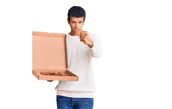 Νεαρός Αφροαμερικάνος Που Κρατάει Κουτί Της Πίτσας Ενοχλημένος Και Απογοητευμένος — Φωτογραφία Αρχείου