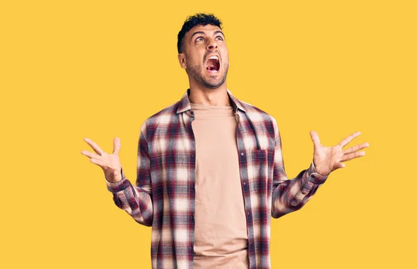 Young Hispanic Man Wearing Casual Clothes Crazy Mad Shouting Yelling — Stock Photo, Image