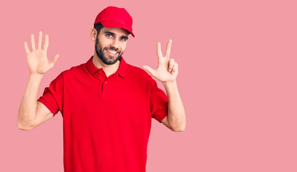 Joven Hombre Guapo Con Barba Llevando Uniforme Entrega Mostrando Apuntando —  Fotos de Stock