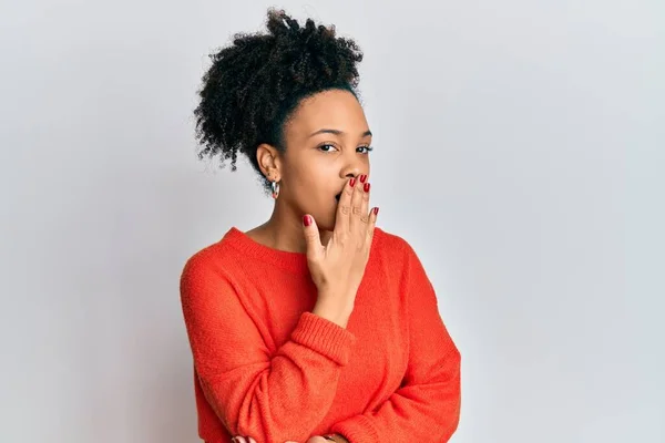 Junge Afrikanisch Amerikanische Mädchen Lässiger Kleidung Gelangweilt Gähnend Müde Mund — Stockfoto