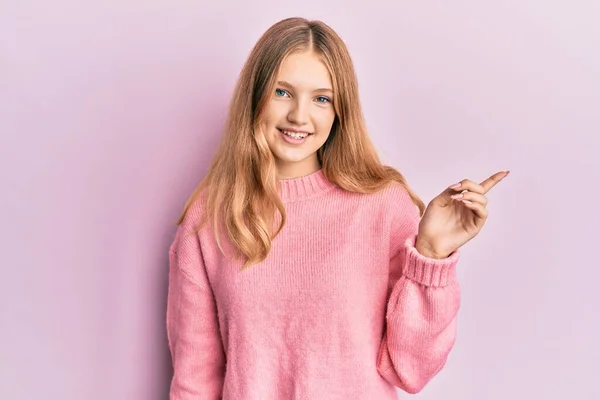 Mooi Jong Kaukasisch Meisje Dragen Casual Kleding Met Een Grote — Stockfoto