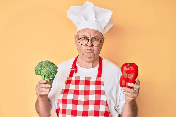 Senior Grey Haired Man Wearing Professional Cook Apron Holding Broccoli — Stock Photo, Image
