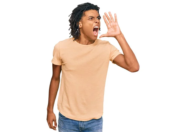 Jonge Afro Amerikaanse Man Casual Kleding Schreeuwend Schreeuwend Van Hand — Stockfoto