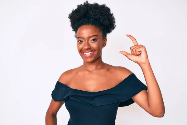 Young African American Woman Wearing Casual Clothes Smiling Confident Gesturing — Stock Photo, Image