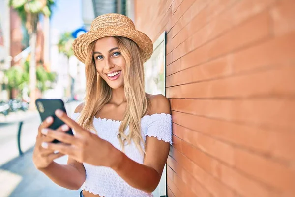 Young Blonde Tourist Girl Smiling Happy Using Smartphone City — Stock Photo, Image