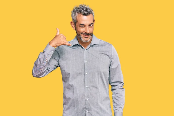 Homem Cabelos Grisalhos Meia Idade Usando Roupas Casuais Sorrindo Fazendo — Fotografia de Stock