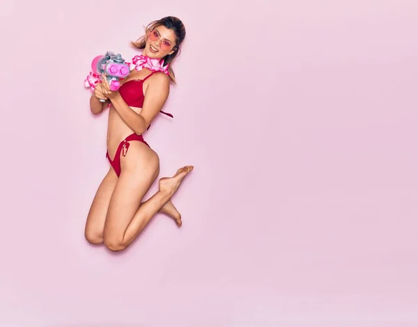 Joven Hermosa Chica Vacaciones Con Bikini Lei Hawaiano Sonriendo Feliz —  Fotos de Stock