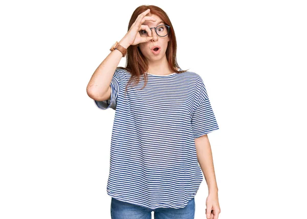 Young Read Head Woman Wearing Casual Clothes Glasses Doing Gesture — Foto de Stock
