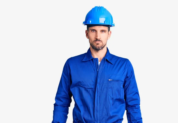 Homem Bonito Jovem Vestindo Uniforme Trabalhador Hardhat Cansado Esfregando Nariz — Fotografia de Stock