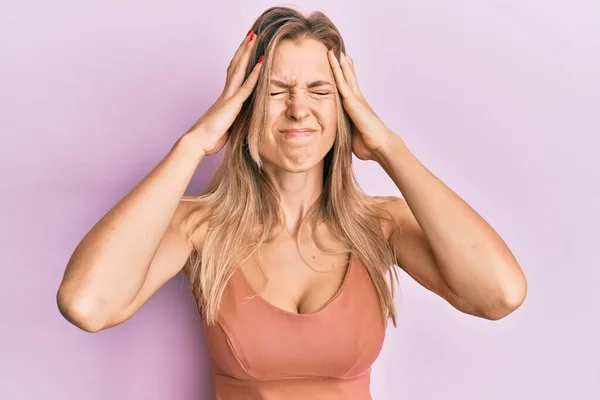 Mooie Blanke Vrouw Die Casual Kleren Draagt Met Hand Het — Stockfoto