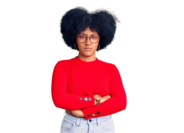 Fiatal Afro Amerikai Lány Alkalmi Ruhát Szemüveget Visel Szkeptikus Ideges — Stock Fotó