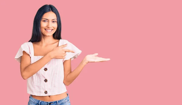 Young Beautiful Latin Girl Wearing Casual Clothes Amazed Smiling Camera — Stock Photo, Image