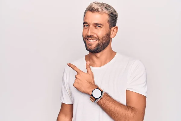 Jonge Knappe Blonde Man Draagt Casual Shirt Staan Geïsoleerde Witte — Stockfoto