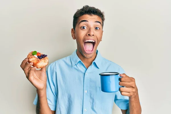 Young Handsome African American Man Drinking Coffee Eating Pastry Celebrating — Stock Photo, Image