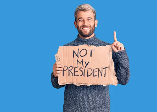 Jeune Homme Blond Beau Tenant Pas Mon Président Bannière Carton — Photo