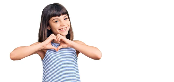 Menina Com Estrondo Vestindo Roupas Casuais Sorrindo Amor Mostrando Símbolo — Fotografia de Stock