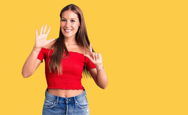 Young Beautiful Hispanic Woman Wearing Casual Clothes Showing Pointing Fingers — Stock Photo, Image