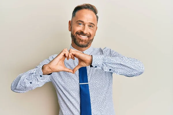 Bonito Homem Meia Idade Vestindo Camisa Negócios Gravata Sorrindo Amor — Fotografia de Stock