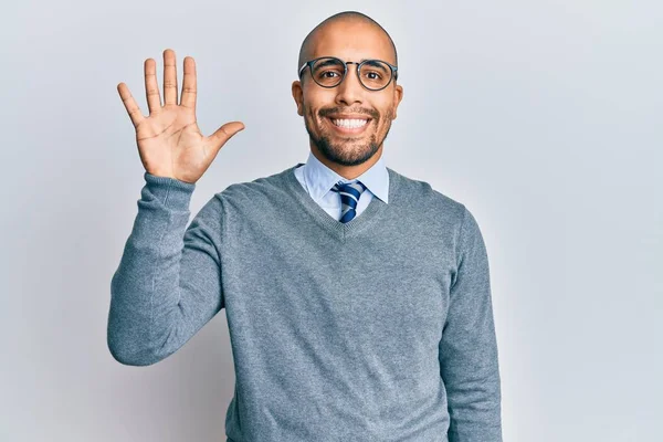 Hombre Adulto Hispano Con Gafas Estilo Negocios Mostrando Señalando Con — Foto de Stock