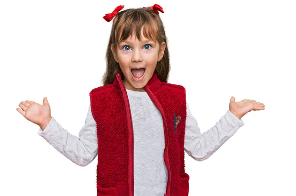 Kis Kaukázusi Lány Gyerek Visel Alkalmi Ruhát Ünneplő Győzelem Boldog — Stock Fotó
