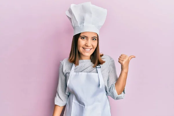 Joven Hermosa Mujer Vistiendo Uniforme Cocinero Profesional Sombrero Sonriendo Con —  Fotos de Stock