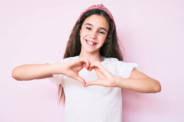 Schattig Latijns Amerikaans Kind Meisje Draagt Casual Kleding Diadeem Glimlachen — Stockfoto