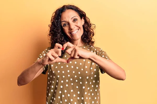 Mulher Bonita Meia Idade Vestindo Shirt Casual Sorrindo Amor Fazendo — Fotografia de Stock