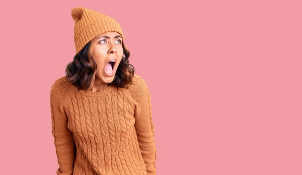 Young Beautiful Mixed Race Woman Wearing Wool Sweater Winter Hat — Stock Photo, Image