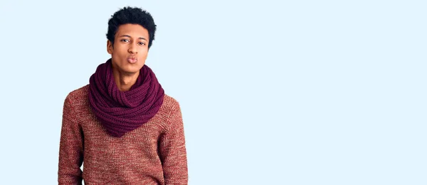 Jeune Homme Afro Américain Portant Pull Hiver Décontracté Une Écharpe — Photo