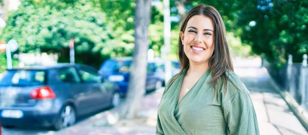 Young Hispanic Woman Smiling Happy Walking Street City — Stock Photo, Image