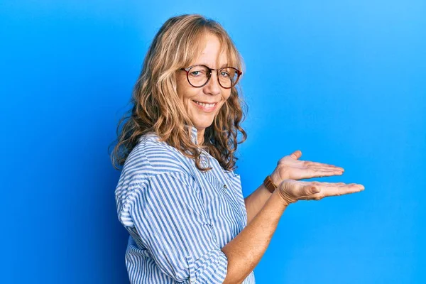 Middle Age Blonde Woman Wearing Casual Clothes Glasses Pointing Aside — Stock Photo, Image