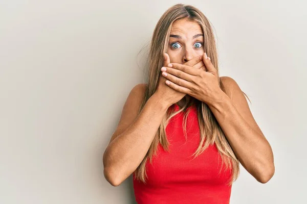 Young Blonde Woman Wearing Casual Clothes Shocked Covering Mouth Hands — Stock Photo, Image