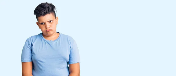 Niño Pequeño Con Ropa Deportiva Entrenamiento Escéptico Nervioso Frunciendo Ceño —  Fotos de Stock