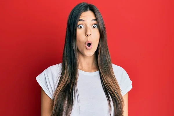 Young Brunette Woman Wearing Casual White Tshirt Red Background Afraid — Stock Photo, Image