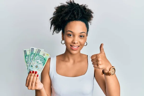 Giovane Ragazza Afroamericana Possesso 100 Banconote Zloty Polacco Sorridente Felice — Foto Stock