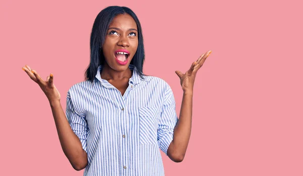 Young African American Woman Wearing Casual Clothes Crazy Mad Shouting — Stock Photo, Image