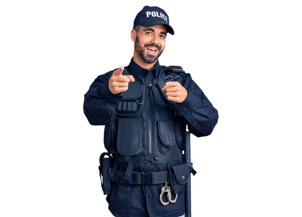Jeune Homme Hispanique Portant Uniforme Police Pointant Les Doigts Vers — Photo