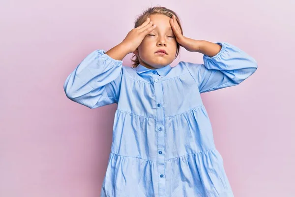 Little Beautiful Girl Wearing Casual Clothes Hand Head Headache Because — Stock Photo, Image